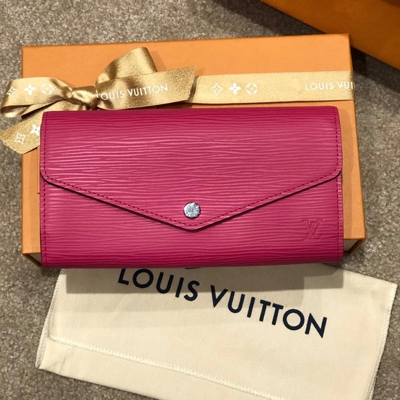 LOUIS VUITTON Wallet - Picture 10 of 13
